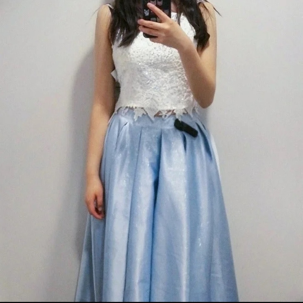Dave & Johnny two-piece prom/homecoming dress